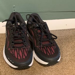 Under Armour Sneakers